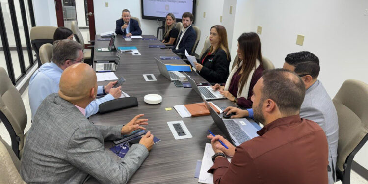 PRFAA y el secretario de Salud trazan estrategia para defender fondos federales de Puerto Rico