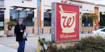 Walgreens saldrá de bolsa tras acuerdo de $23,700 millones con Sycamore Partners