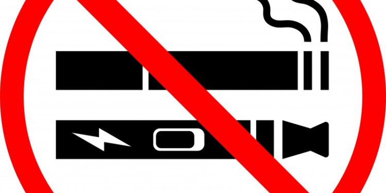 Estudio: Vaporizar y fumar es igual de riesgoso que solo fumar