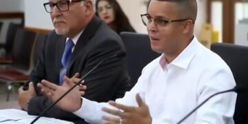 Dueños de hogares de cuido exigen pago de millonaria deuda al Departamento de la Familia