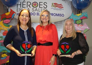 Reconocen a dos líderes en salud mental del Hospital San Juan Capestrano