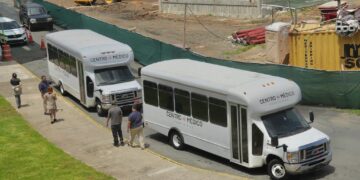 Inauguran sistema de transporte gratuito entre Centro Médico y el Tren Urbano