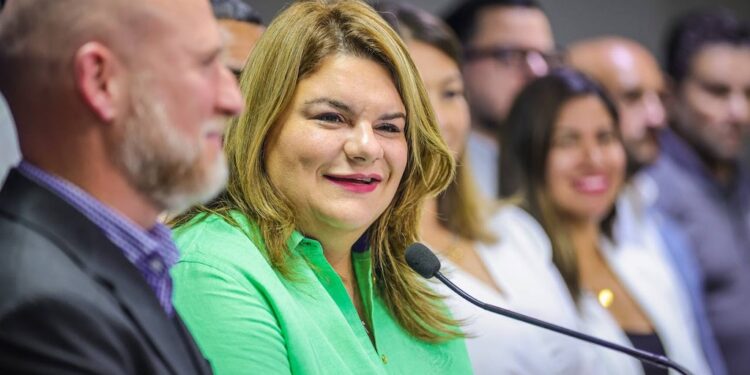 Gobernadora firma Ley de Acompañamiento para Pacientes de Diálisis