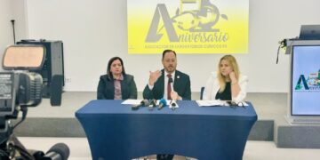 Laboratorios denuncian recortes de hasta 25% mientras aumentan las primas de salud