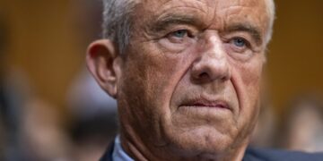 Robert F. Kennedy Jr. defiende despido en el CDC y su escepticismo hacia vacunas anticovid