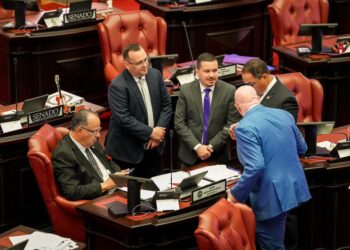 Senado aprueba medida para exigir intérpretes de señas en instalaciones de salud