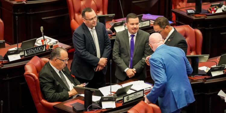 Senado aprueba medida para exigir intérpretes de señas en instalaciones de salud