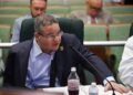Dr. Víctor Ramos Otero, secretario del Departamento de Salud, durante su participación en la vista pública de la Comisión de Salud de la Cámara, donde respaldó iniciativas para incentivar residencias médicas en el oeste.